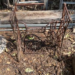 Old Singer Sewing Machine Cast Iron Base