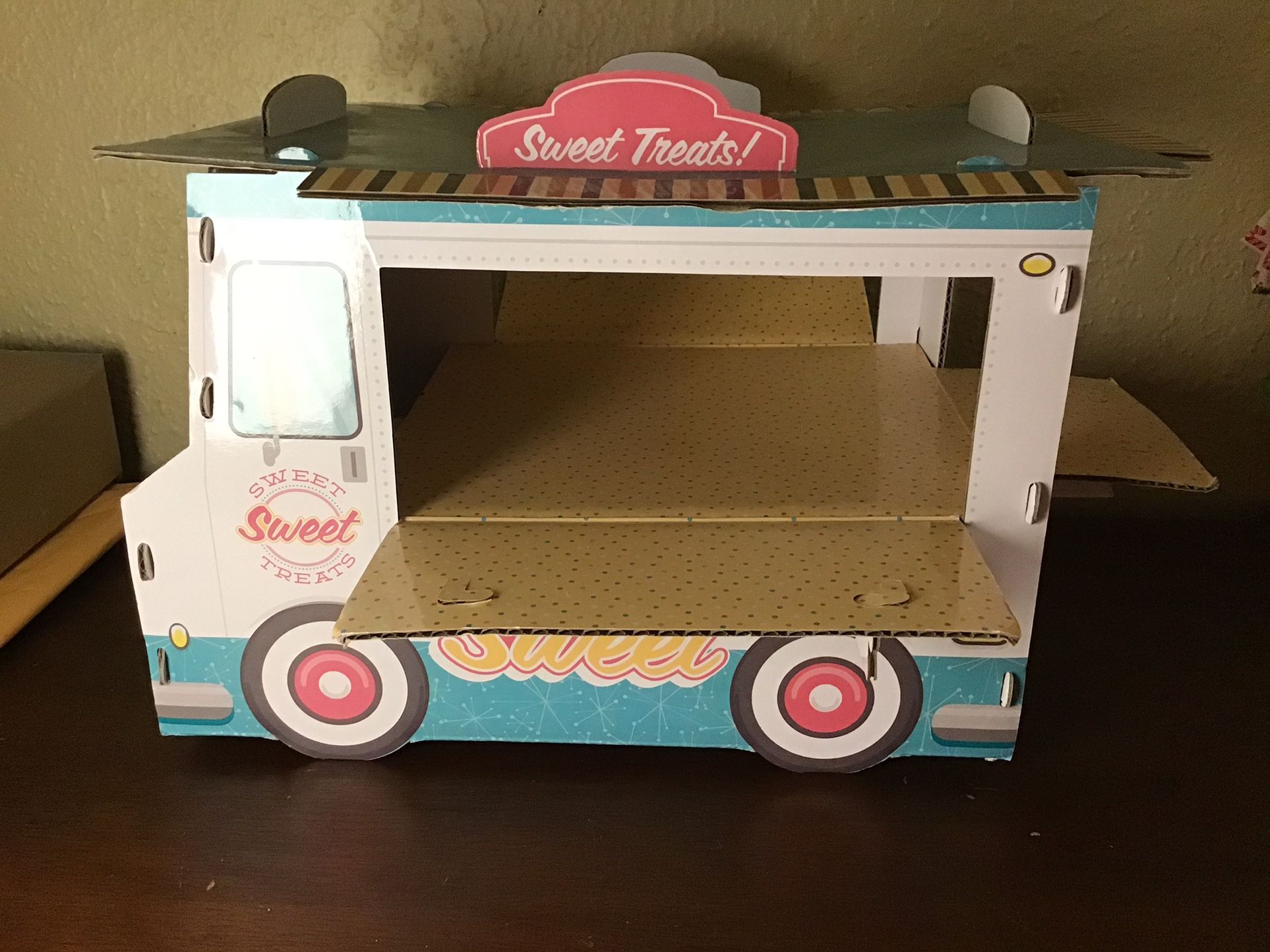Cardboard Food Truck Cupcake Or Party Platter / Display