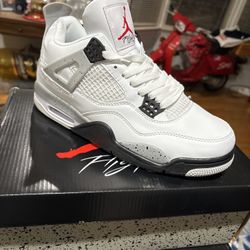 Jordan Retro “ Cement 4s “ Men’s SZ 10 