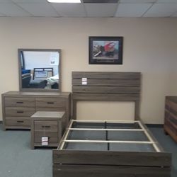 4 Piece Queen Bedroom Set With Queen Bedframe Dresser Mirror And Night Stand
