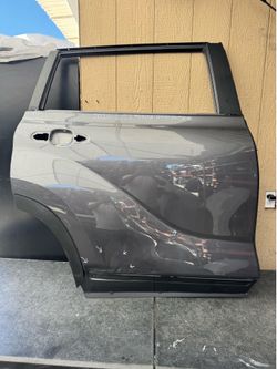 2020 2021 2022 2023 TOYOTA HIGHLANDER RIGHT REAR DOOR OEM USED