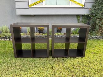 2x2 Kallax IKEA Shelves