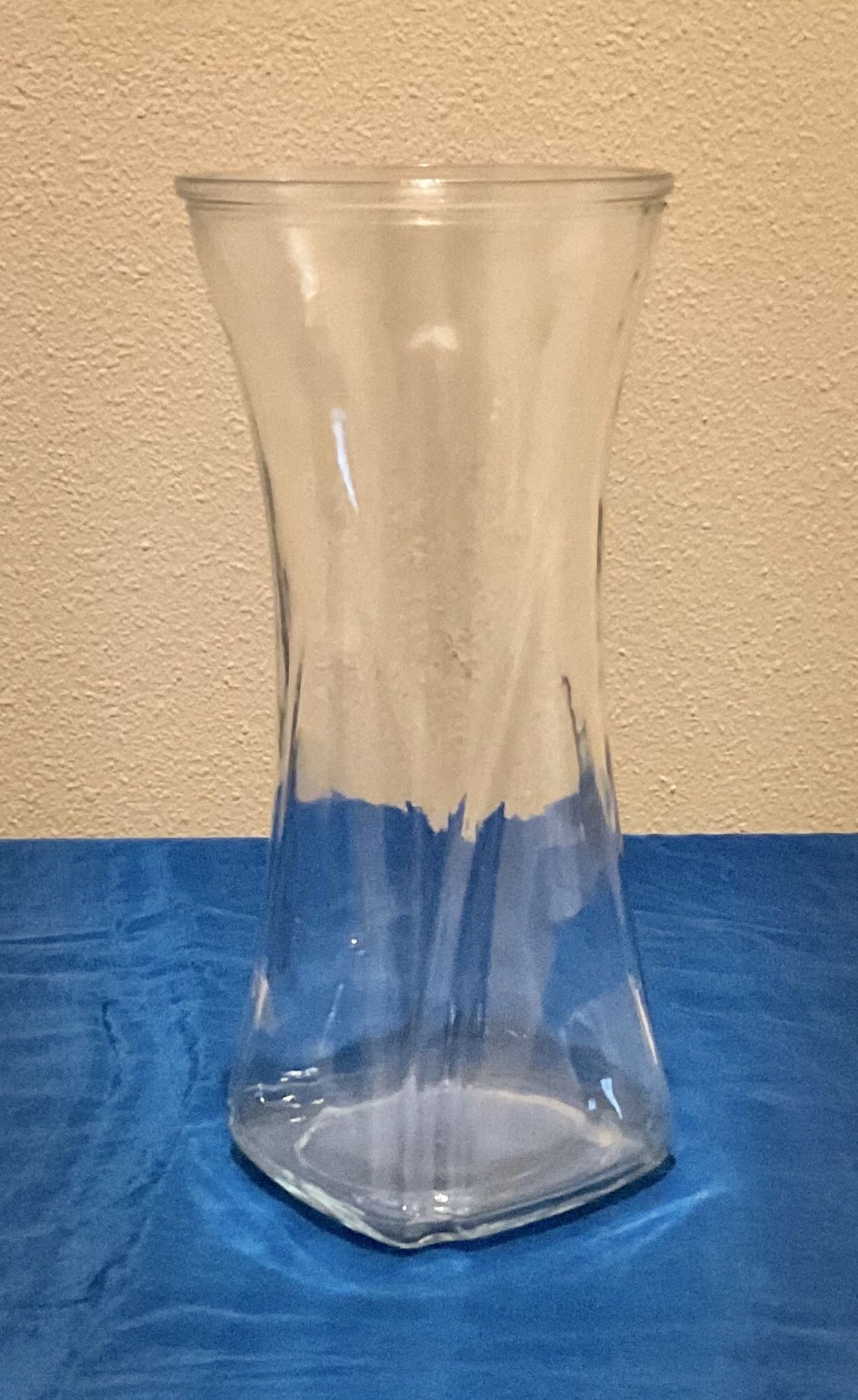 Vase Clear Glass Twisted with Round Top and Square Bottom