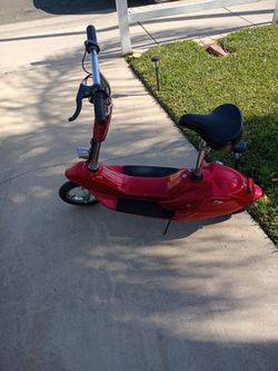 Scooter eléctrica para niños en buenas condiciones