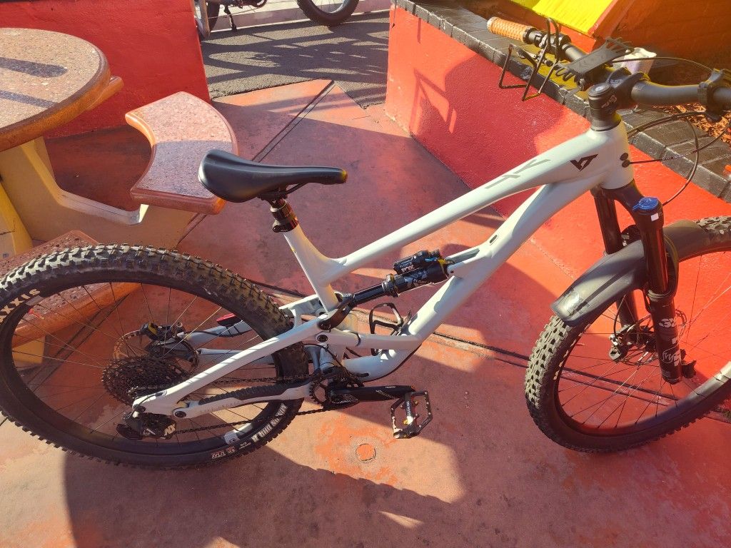 YT CAPRA 29 CORE 2 AL