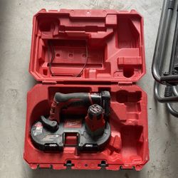 Milwaukee M12 Cordless Band Saw