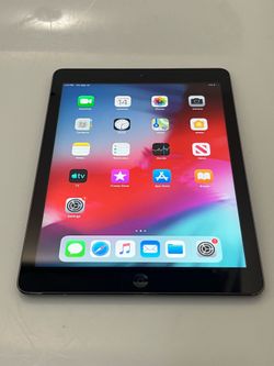 Apple iPad Air 1st Gen Black A1474 16GB Tablet 9.7" iOS 12 - $29