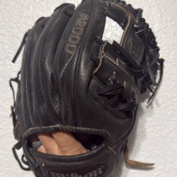Wilson A2000 11.5” Baseball Glove 