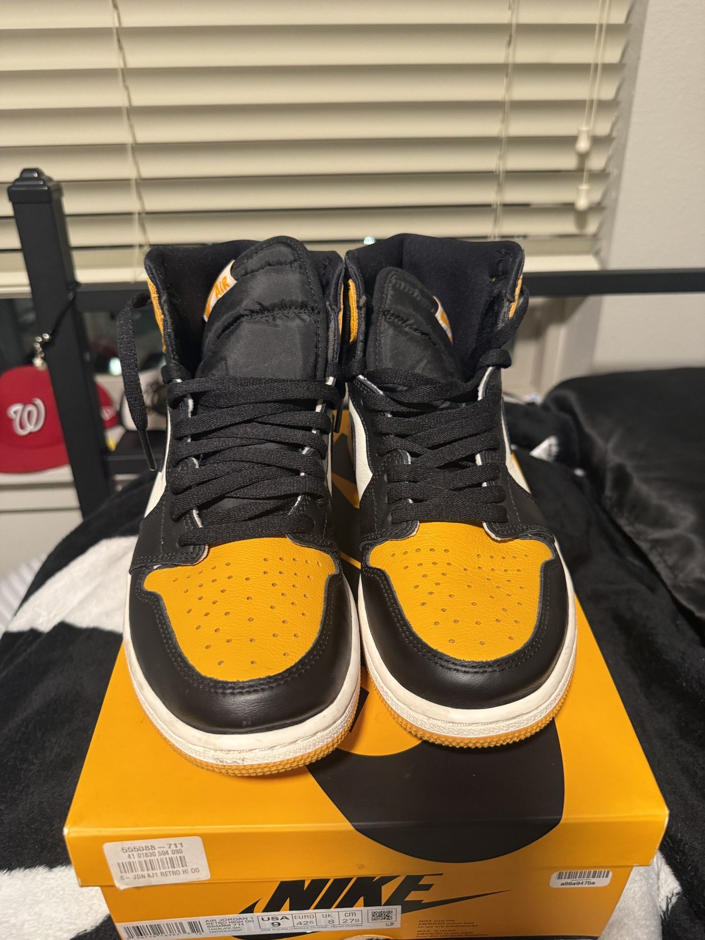 Air Jordan 1 Yellow Taxis