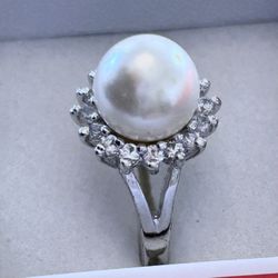 Pearl & Cubic Zirconia Silver Fashion Ring.