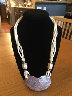 Hawaiian 1970S Mother Of Pearl Pendant With Beaded Necklace And Beautiful Details, Very Collectible.
