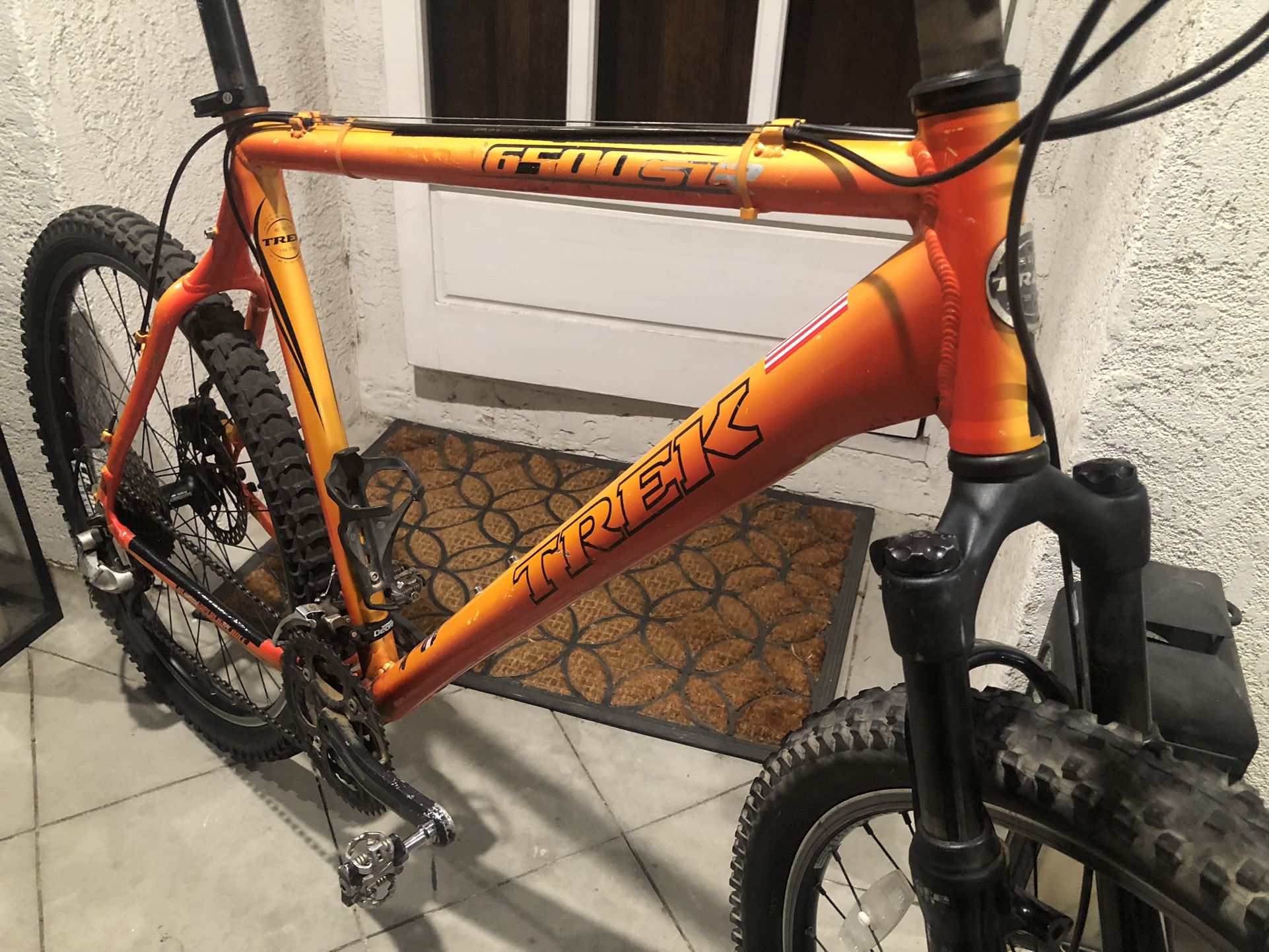 trek road bike with disc brakes