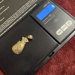 10 Kt Yellow Gold Money Bag Charm Scrap Or Wear 1.25 inches 2.1 grams