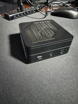 EM680 Ryzen 7 6800u 32GB 1TB Windows 11 Pro USB4