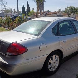 2005 Ford Taurus