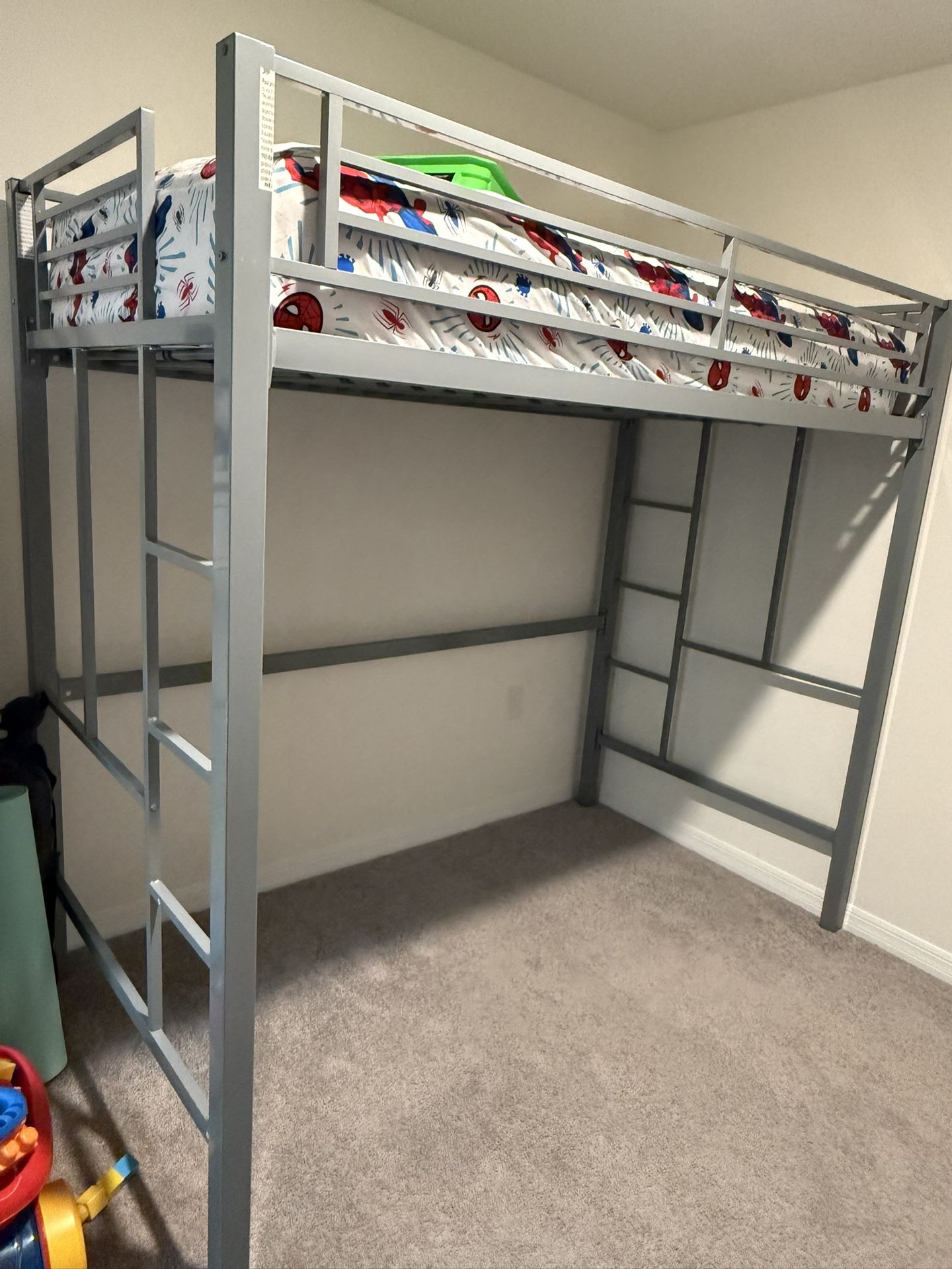 Loft bunk bed twin size