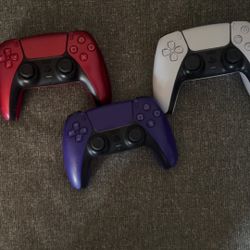 3 Ps5 Controllers