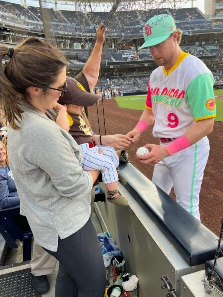 (4) FRONT ROW SAN DIEGO PADRES TICKETS - ALL INCLUSIVE FOOD AND DRINK