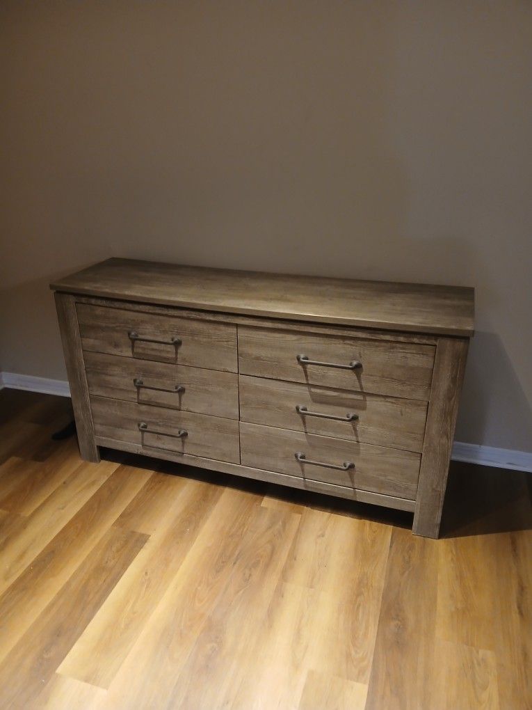 Nice Rustic Looking Dresser / Chest Of Drawers