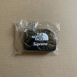 Supreme The North Face Keychain