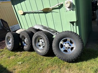 Set of 5 BFG’s 315/75R16 on original stock 1997 Land Cruiser rims with center caps
