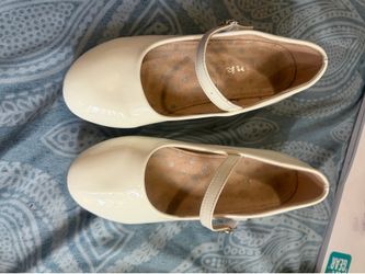 White girl shoes size 2