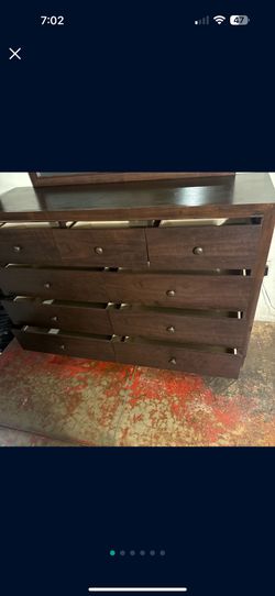Dresser With Mirror