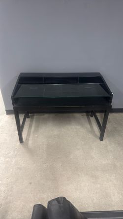 Modern Desk 48” W x 26” D x 31” H
