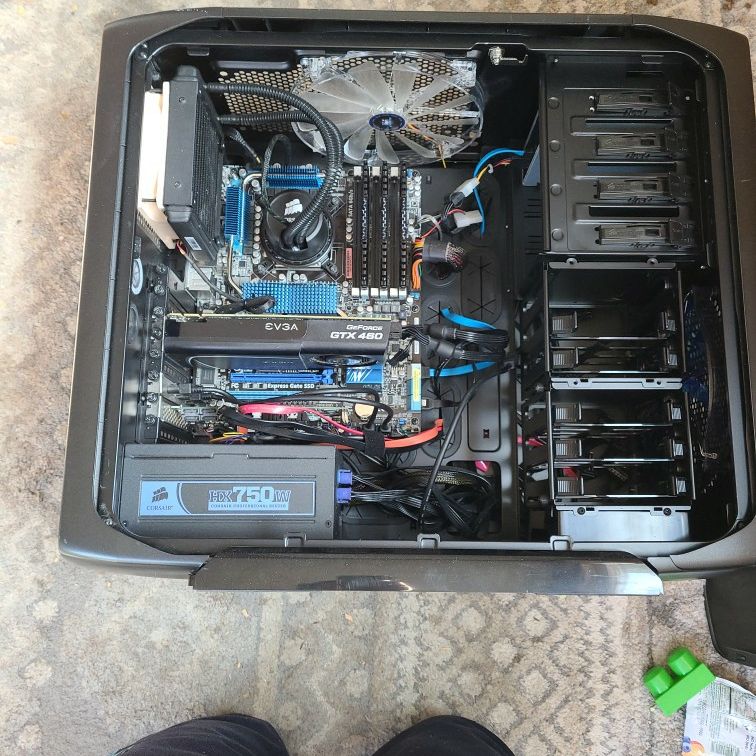 Pc It's almost new, no hard drive.