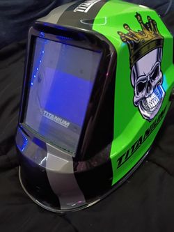 Welding helmet