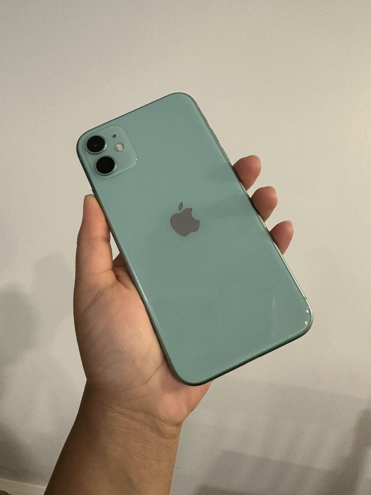 iPhone 11 64GB UNLOCKED