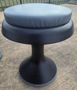 16 inch Classroom Select NeoRok Wobble Chairs