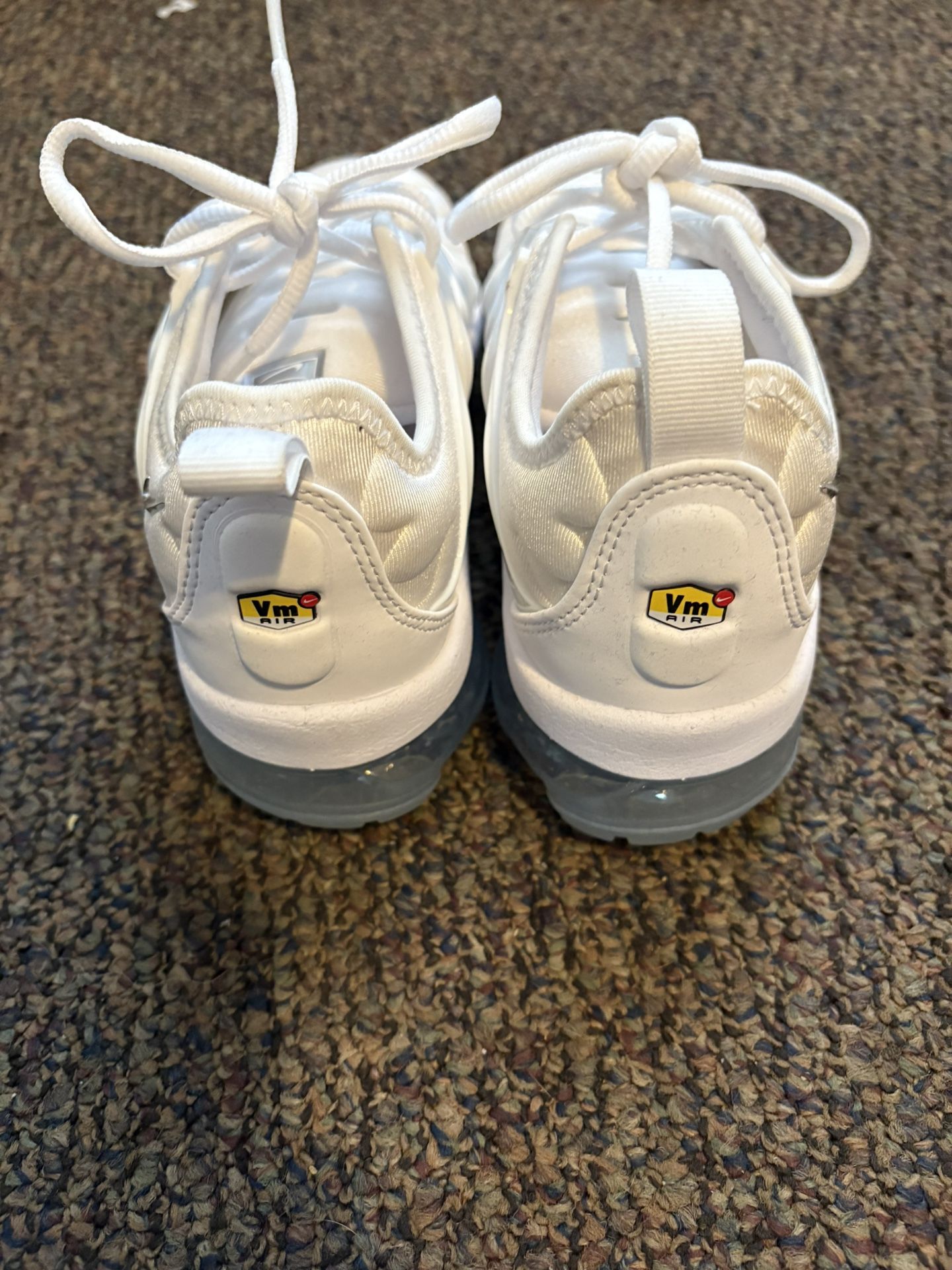 Size 6 Women’s Vapormax Plus