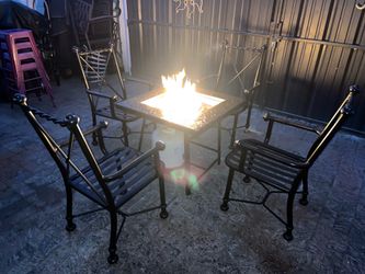 Firepit Table w/ 4 Aluminum Outdoor Chairs