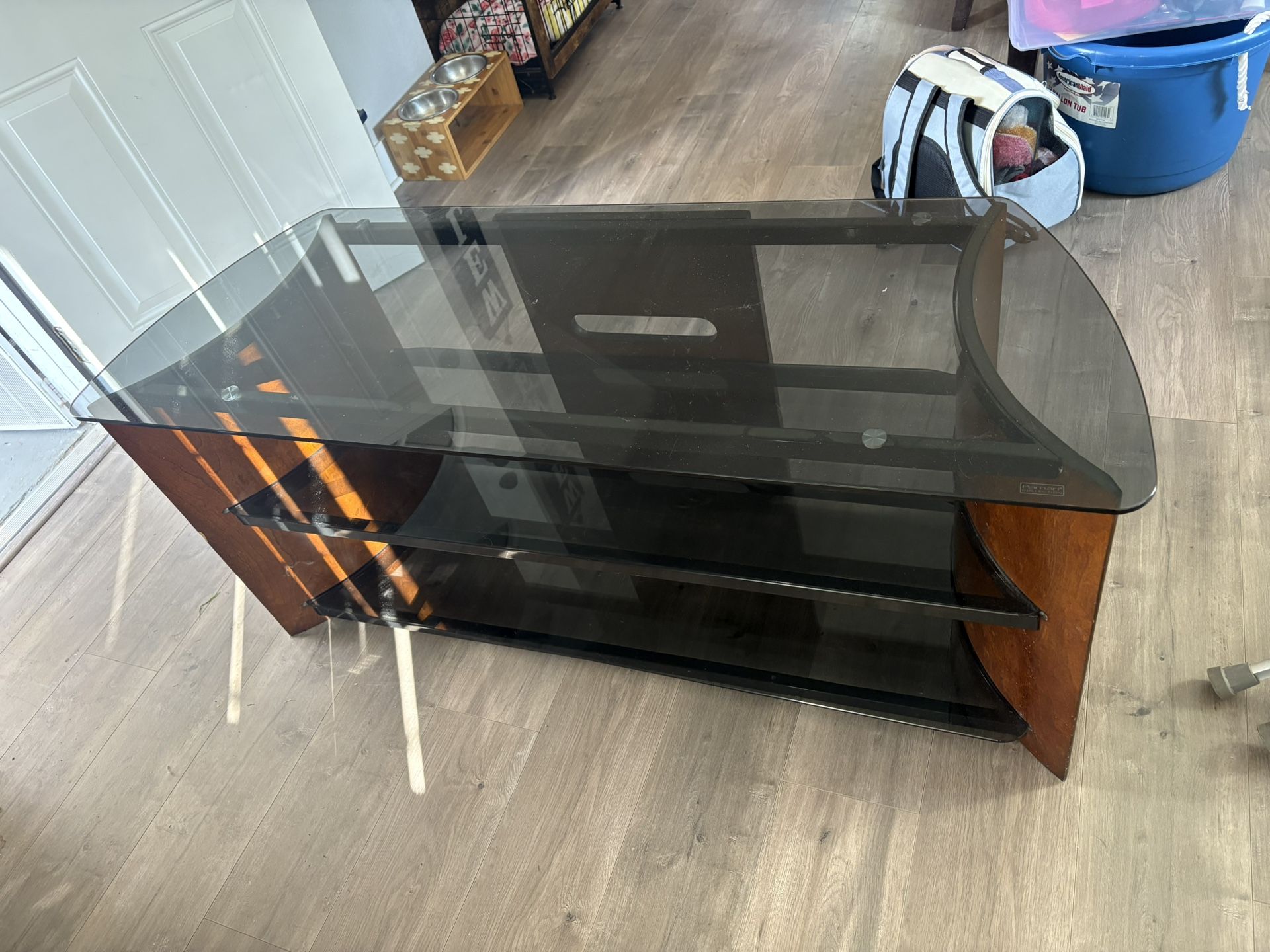 Tv Stand/entertainment center