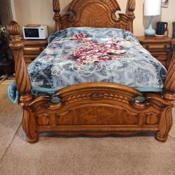 5 piece Queen 👑 size bedroom set real Oak.