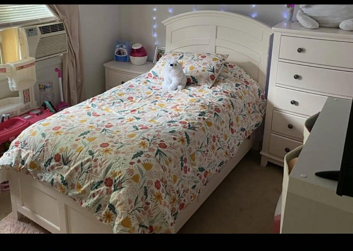 White Twin Platform Bedroom Set