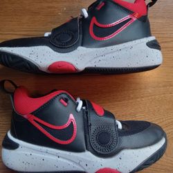 Boys Nike Shoes Size 3.5y Good Condition 