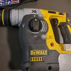 DEWALT20-Volt MAX XR Cordless Brushless 1 in. SDS Plus L-Shape Rotary Hammer (Tool-Only)