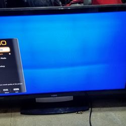 Vizio SV471XVT 47-inch LCD tv NOT smart. Good for gaming or with dvd player or cable. No wifi.