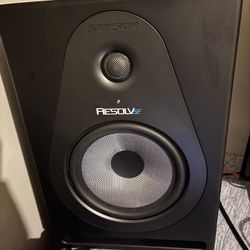 2 Resolve 8” Studio Monitors