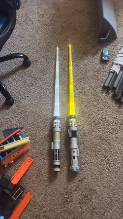 Disney Parks Star Wars Electronic Lightsabers (2)