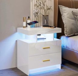 Wade Logan Ashten 2 drawer nightstand