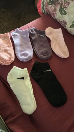 6  pairs of brand new socks