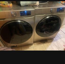 Washer And Dryer / Lavadora Y Secadora