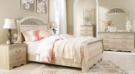 Beautiful Brand New Bedroom Suite Savings