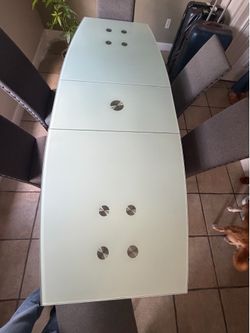 Dining room table