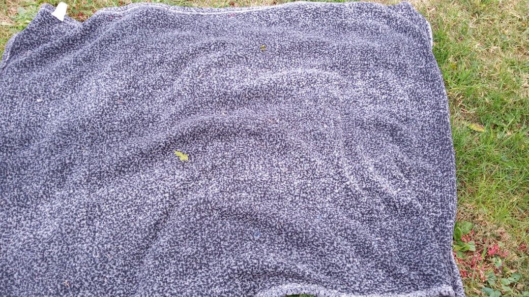 Fuzzy Blanket Dark Gray On Other Side