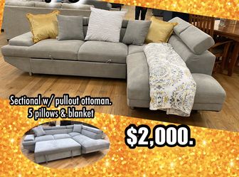 Sectional w/ pull out ottoman, decorative pillows and throw blanket