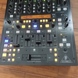 BERINGER Mixer 